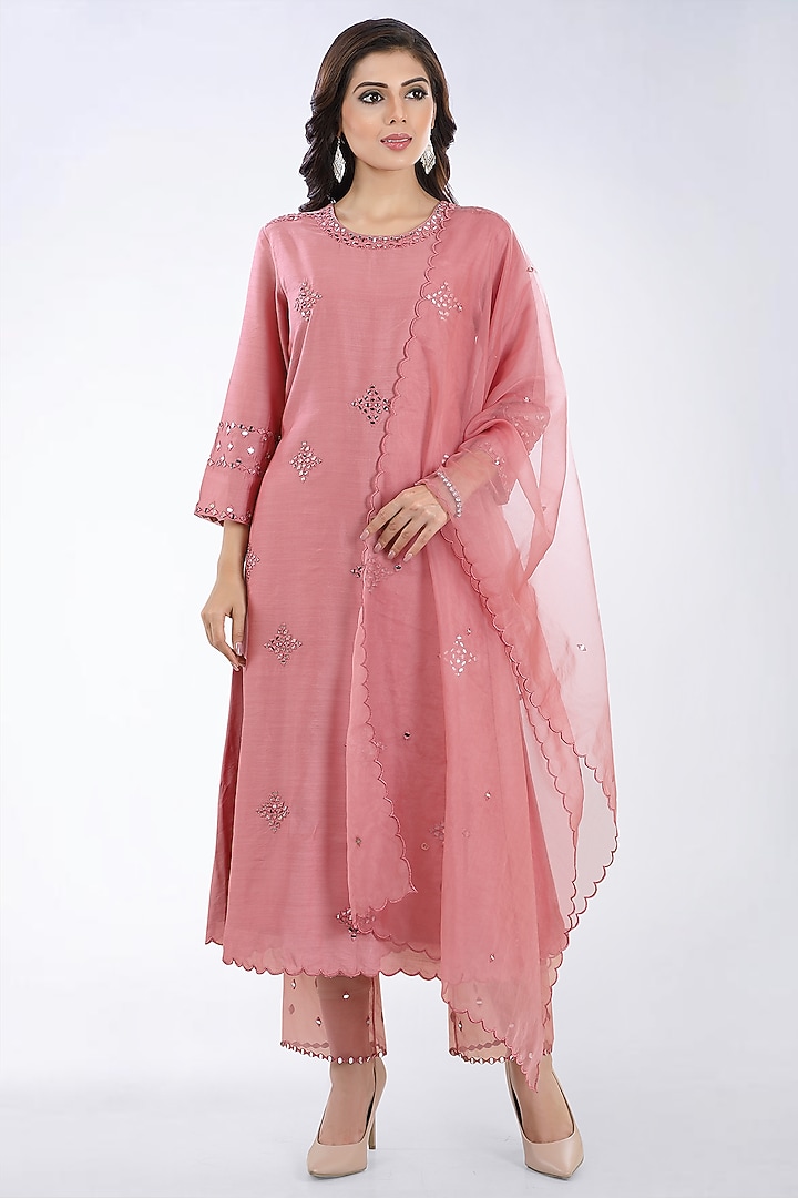 Onion Pink Embroidered Kurta Set by ASAGA at Pernia's Pop Up Shop
