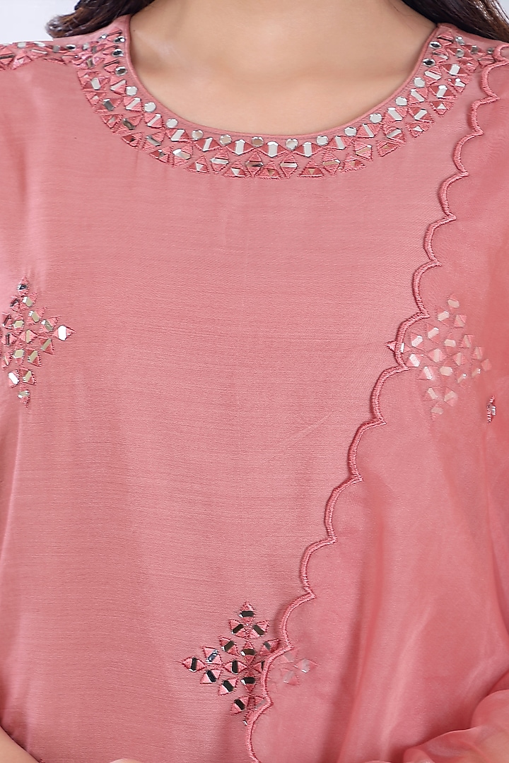 Onion Pink Embroidered Kurta Set by ASAGA at Pernia's Pop Up Shop