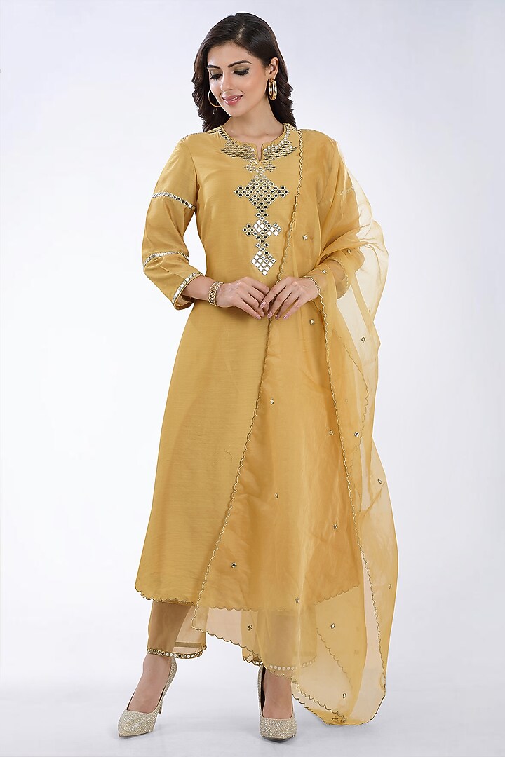 Gold Embroidered Kurta Set by ASAGA at Pernia's Pop Up Shop