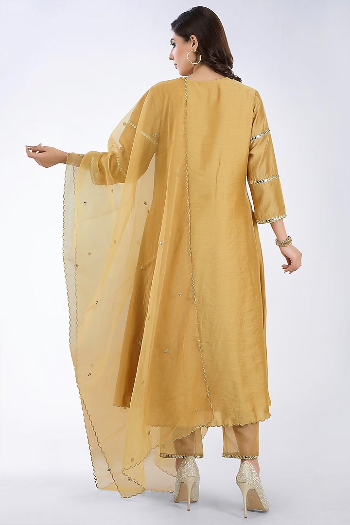 Gold Embroidered Kurta Set by ASAGA at Pernia's Pop Up Shop