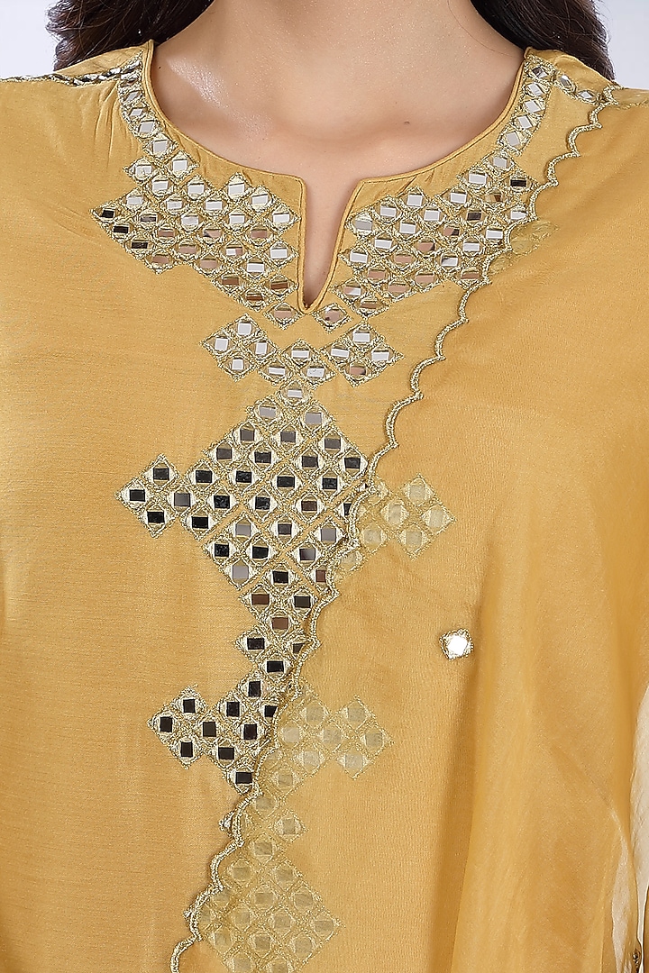Gold Embroidered Kurta Set by ASAGA at Pernia's Pop Up Shop