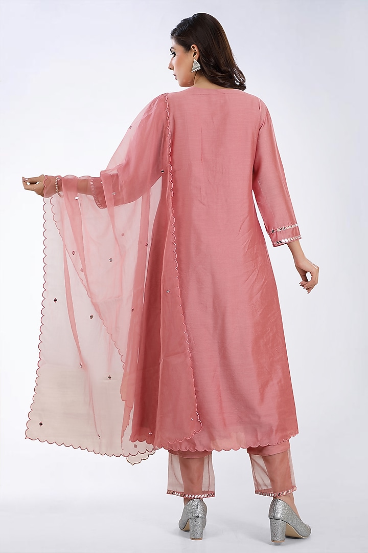 Onion Pink Embroidered Kurta Set by ASAGA at Pernia's Pop Up Shop