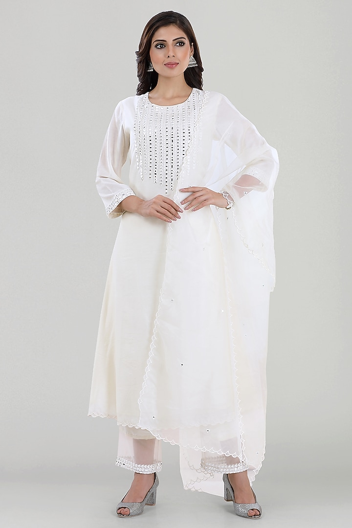 Off White Embroidered Kurta Set by ASAGA at Pernia's Pop Up Shop