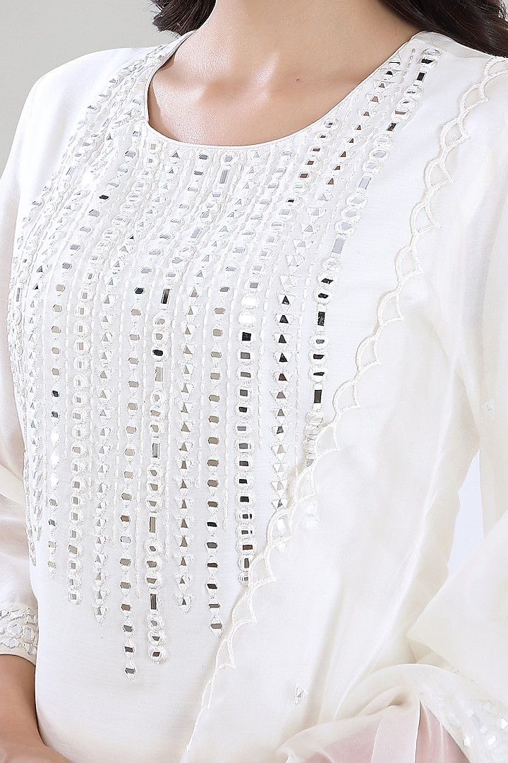 Off White Embroidered Kurta Set by ASAGA at Pernia's Pop Up Shop