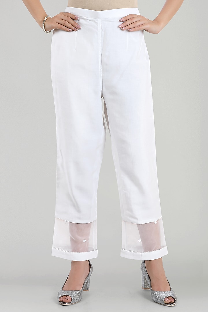 White Embroidered Kurta Set by ASAGA at Pernia's Pop Up Shop