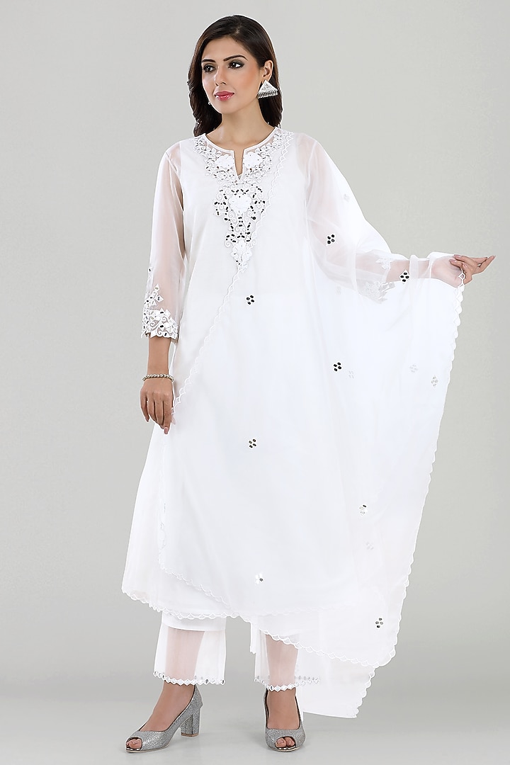 White Chanderi Mirror Embroidered Kurta Set by ASAGA at Pernia's Pop Up Shop