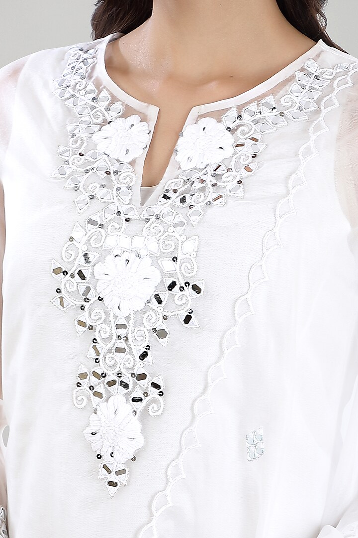 White Chanderi Mirror Embroidered Kurta Set by ASAGA at Pernia's Pop Up Shop
