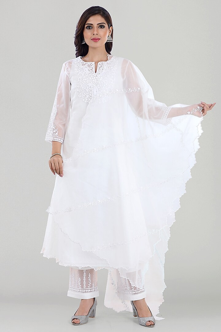 White Chanderi Dori Embroidered Kurta Set by ASAGA at Pernia's Pop Up Shop