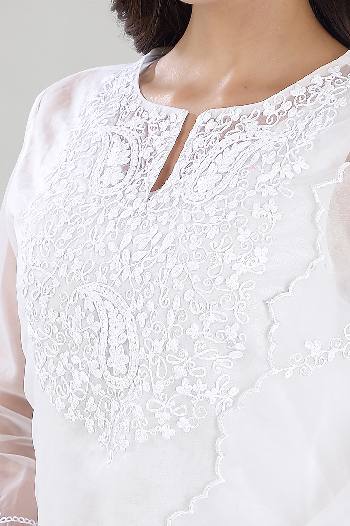 White Chanderi Dori Embroidered Kurta Set by ASAGA at Pernia's Pop Up Shop