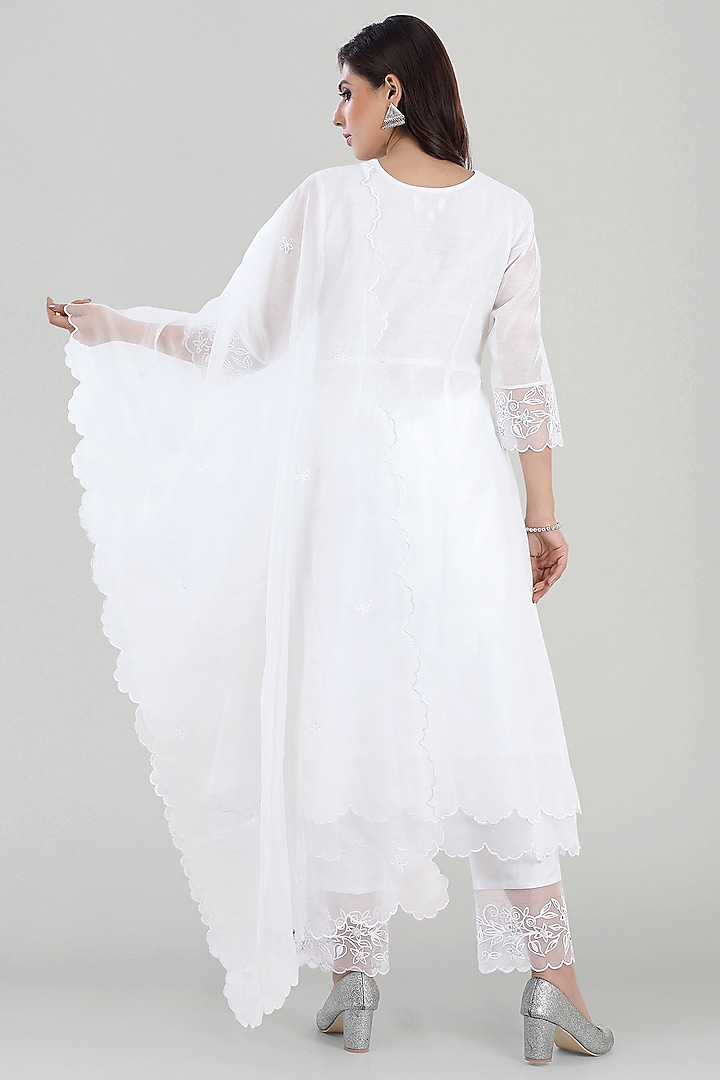 White Dori Embroidered Kurta Set by ASAGA at Pernia's Pop Up Shop