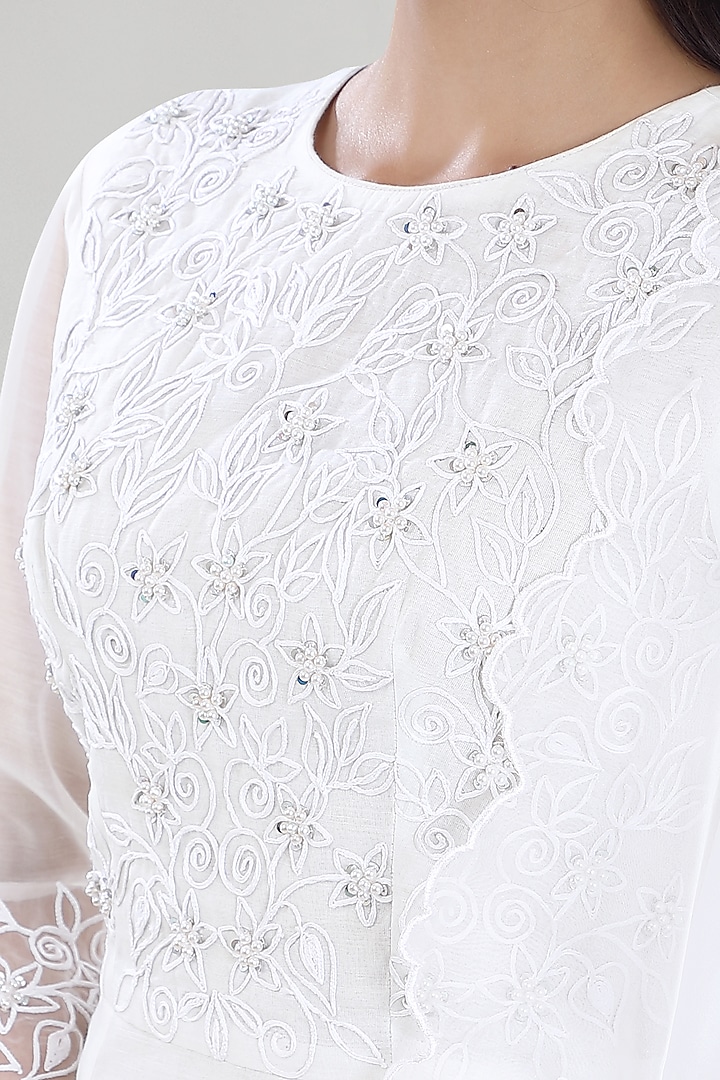 White Dori Embroidered Kurta Set by ASAGA at Pernia's Pop Up Shop