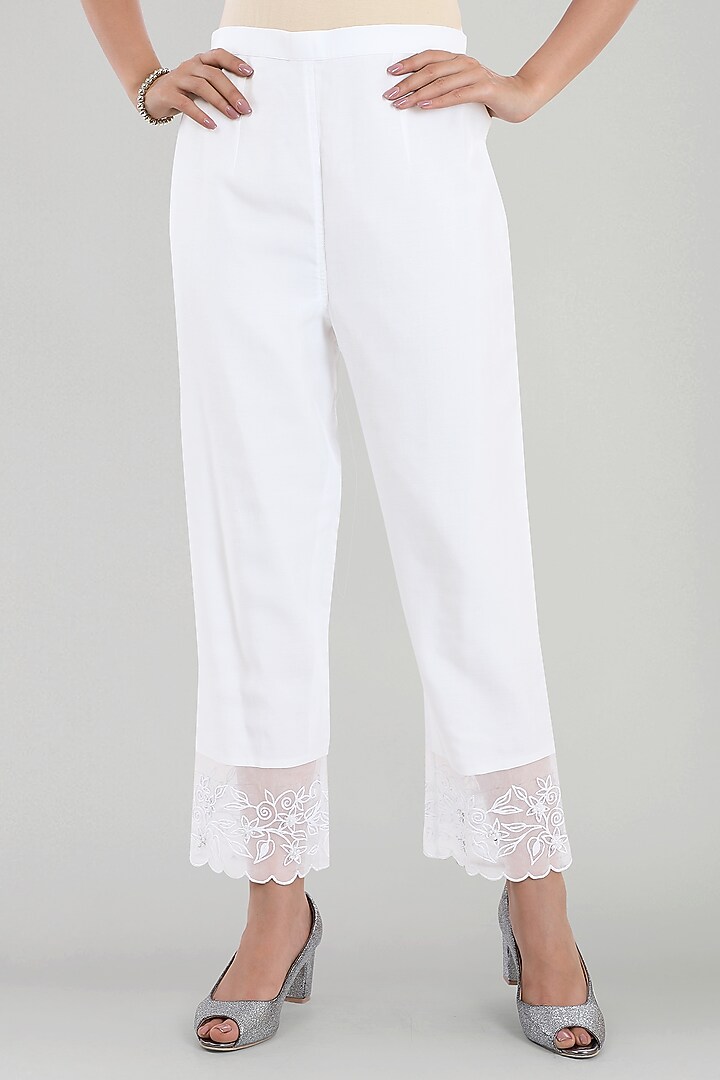White Dori Embroidered Kurta Set by ASAGA at Pernia's Pop Up Shop