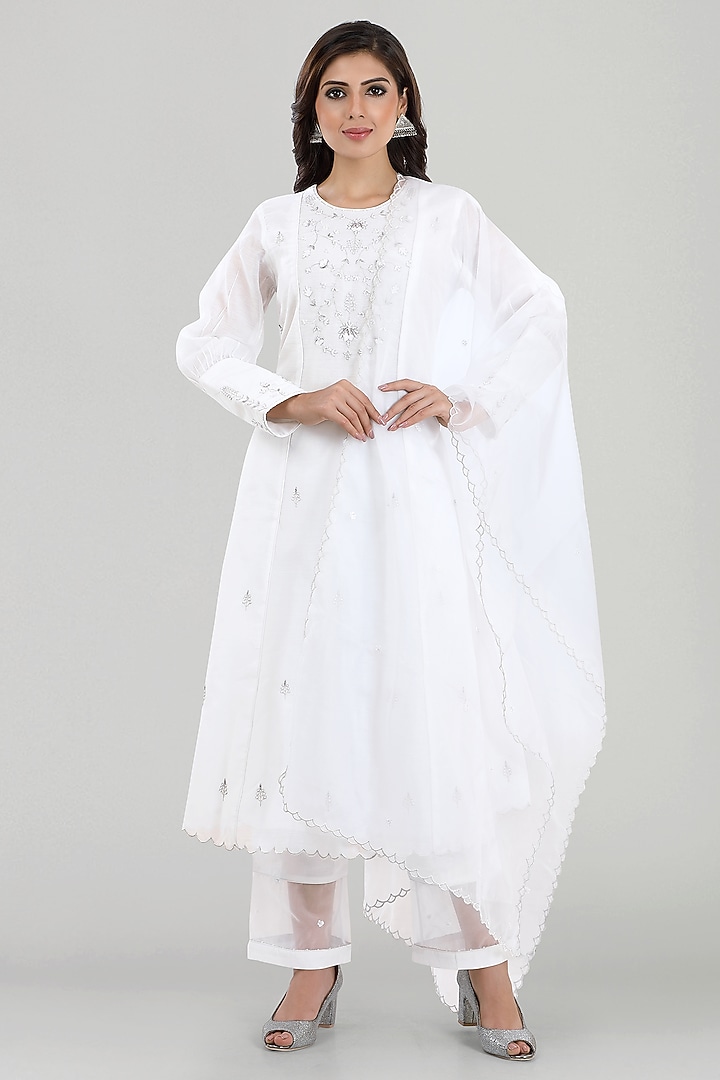 White Hand Embroidered Kurta Set by ASAGA at Pernia's Pop Up Shop