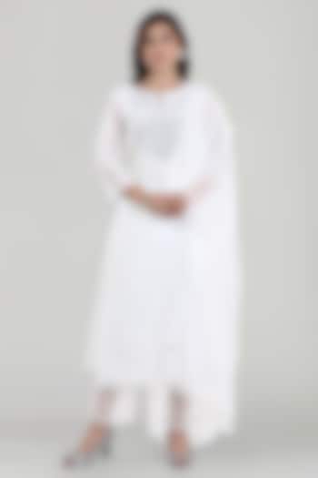 White Mirror Embroidered Kurta Set by ASAGA at Pernia's Pop Up Shop