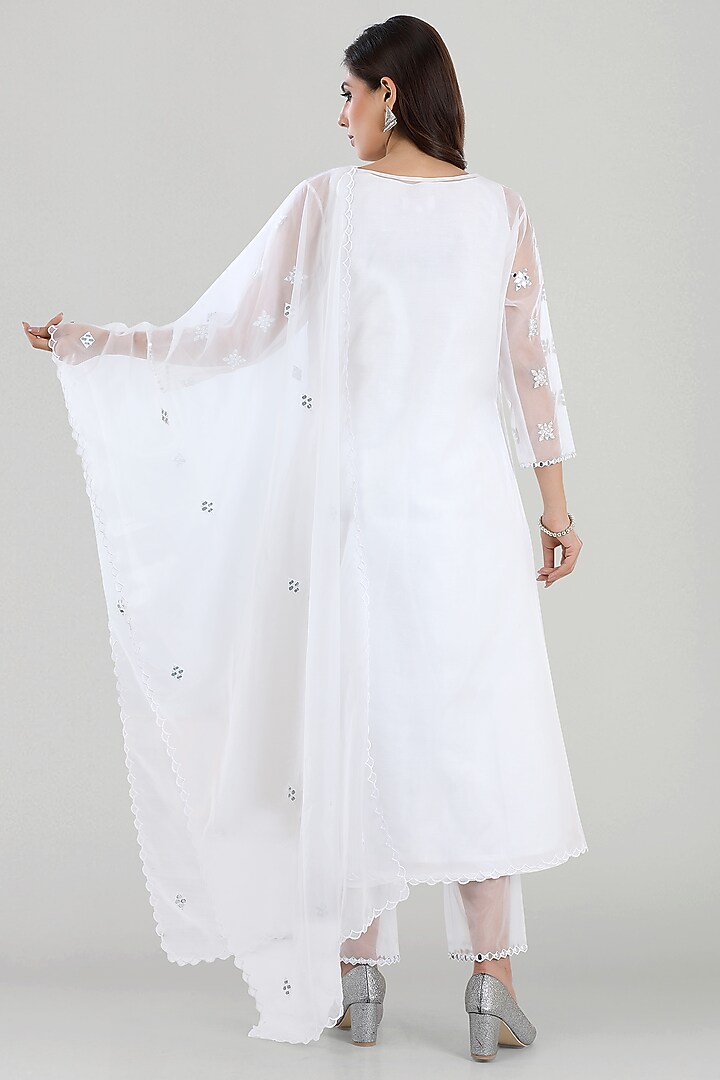 White Chanderi Embroidered Kurta Set by ASAGA at Pernia's Pop Up Shop