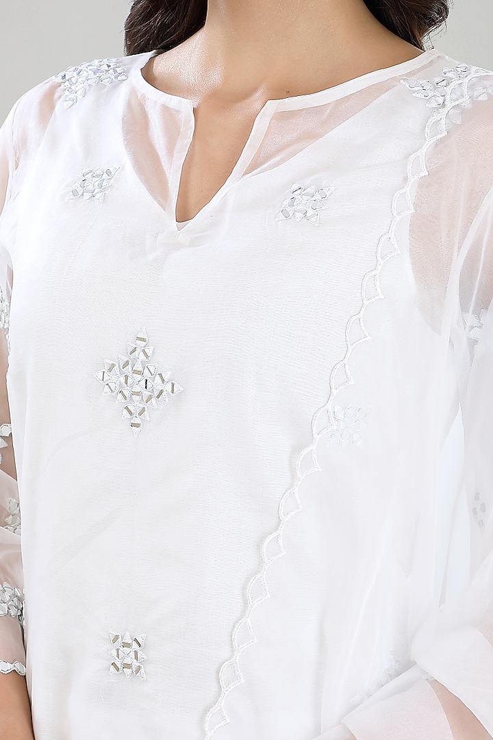 White Chanderi Embroidered Kurta Set by ASAGA at Pernia's Pop Up Shop