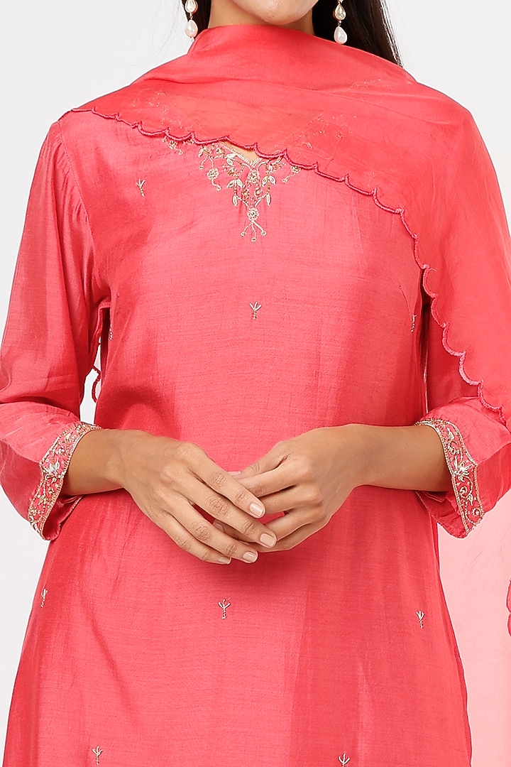 Pink Embroidered Kurta Set by ASAGA at Pernia's Pop Up Shop