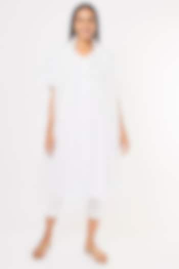 White Embroidered Kurta Set by ASAGA at Pernia's Pop Up Shop