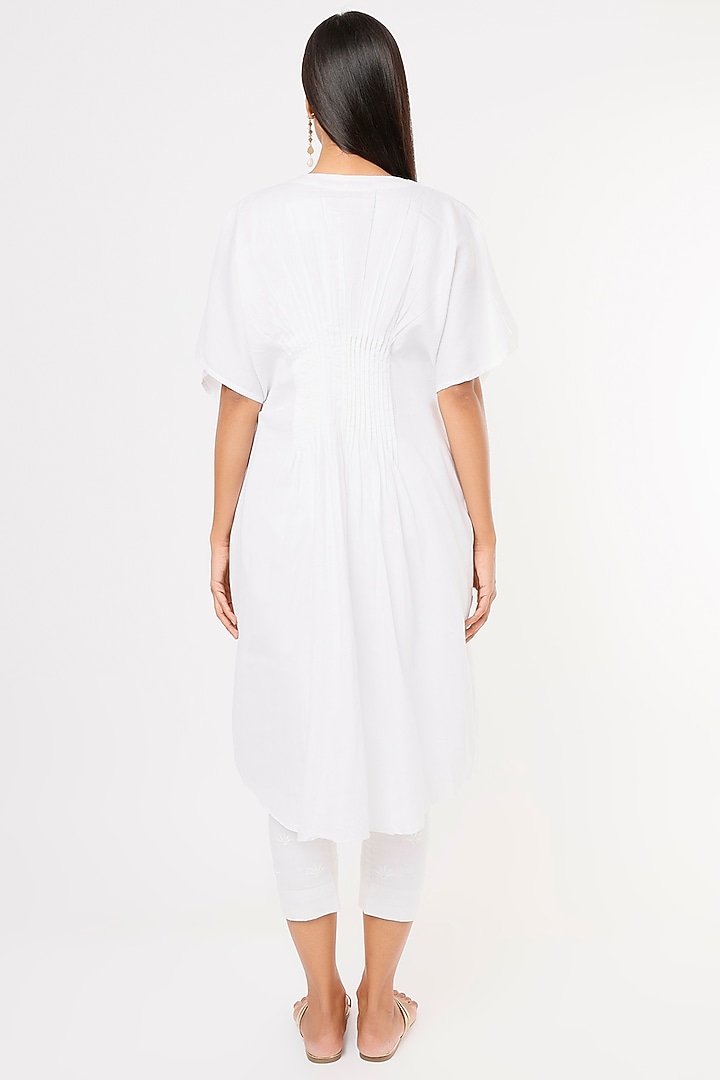 White Embroidered Kurta Set by ASAGA at Pernia's Pop Up Shop