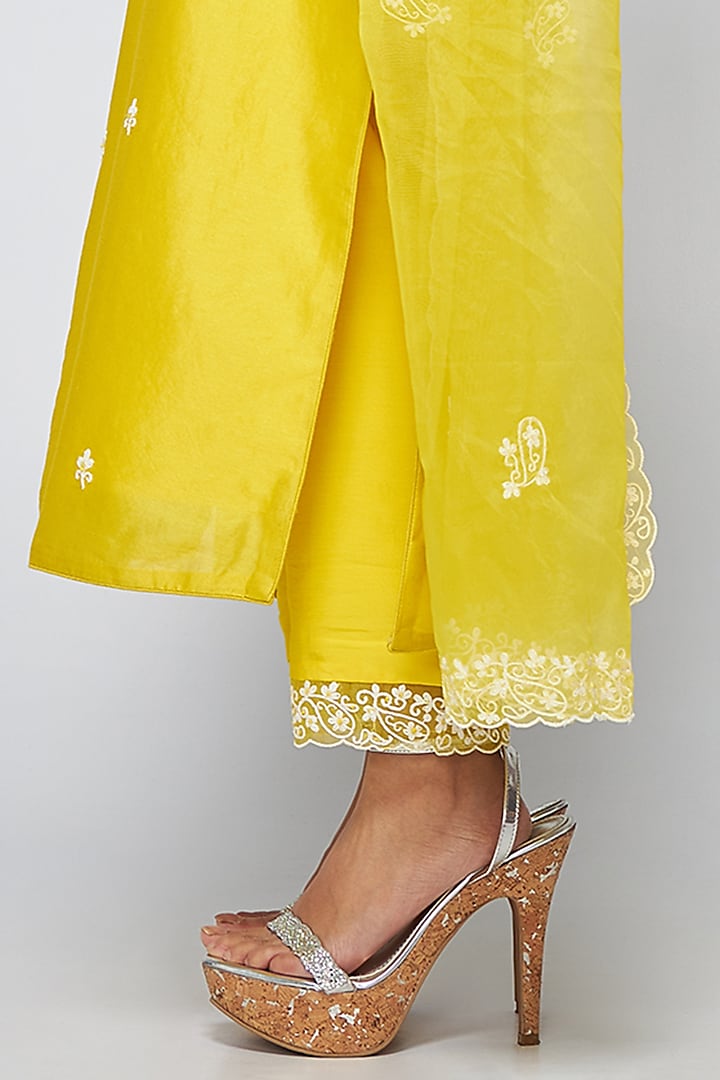 Lemon Chanderi Embroidered Kurta Set by ASAGA at Pernia's Pop Up Shop