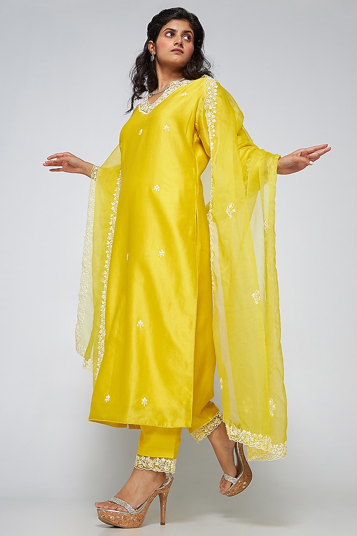 Lemon Chanderi Embroidered Kurta Set by ASAGA at Pernia's Pop Up Shop