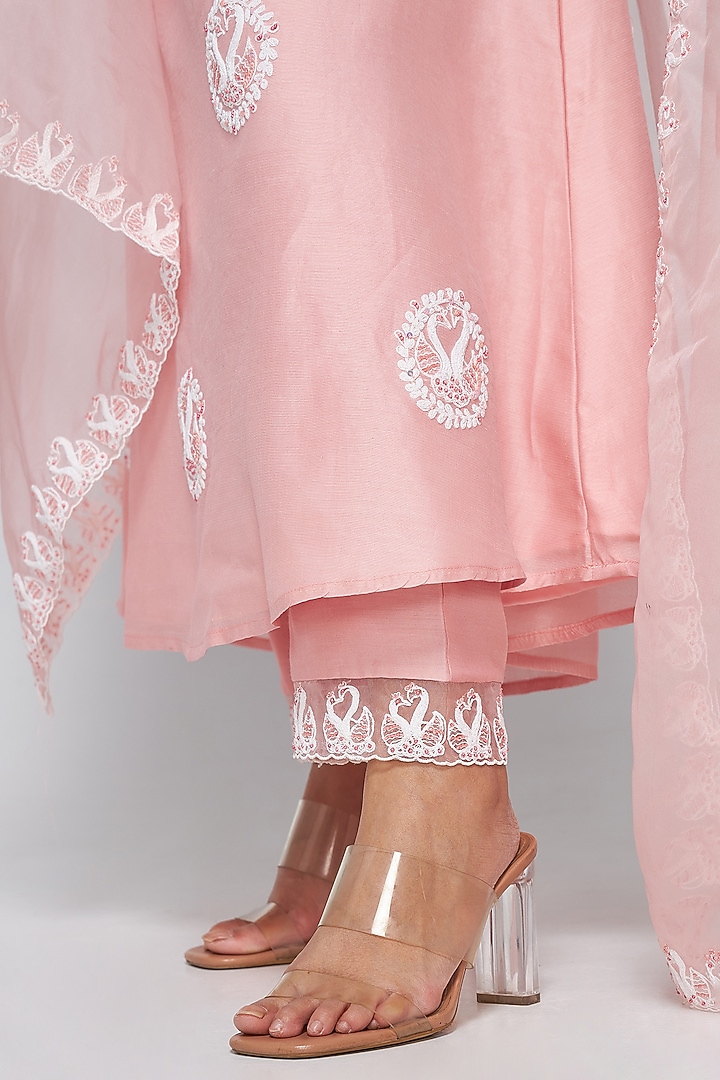 Peach Pink Chanderi Embroidered Kurta Set by ASAGA at Pernia's Pop Up Shop