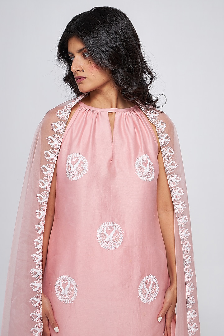 Peach Pink Chanderi Embroidered Kurta Set by ASAGA at Pernia's Pop Up Shop