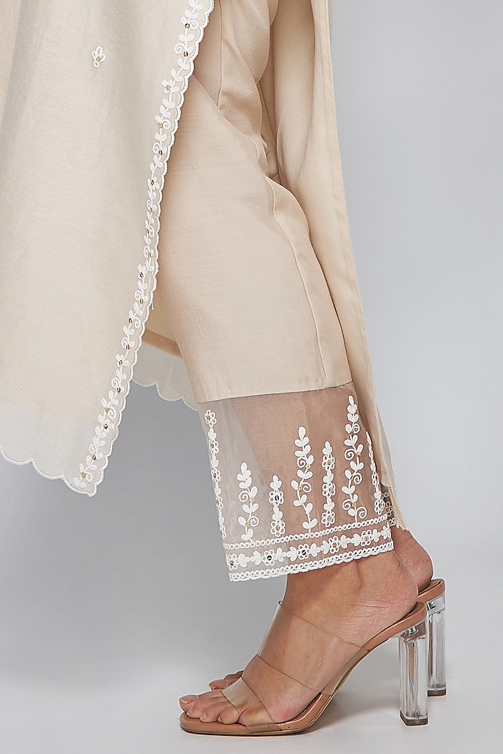 Silver Chanderi Embroidered Kurta Set by ASAGA at Pernia's Pop Up Shop