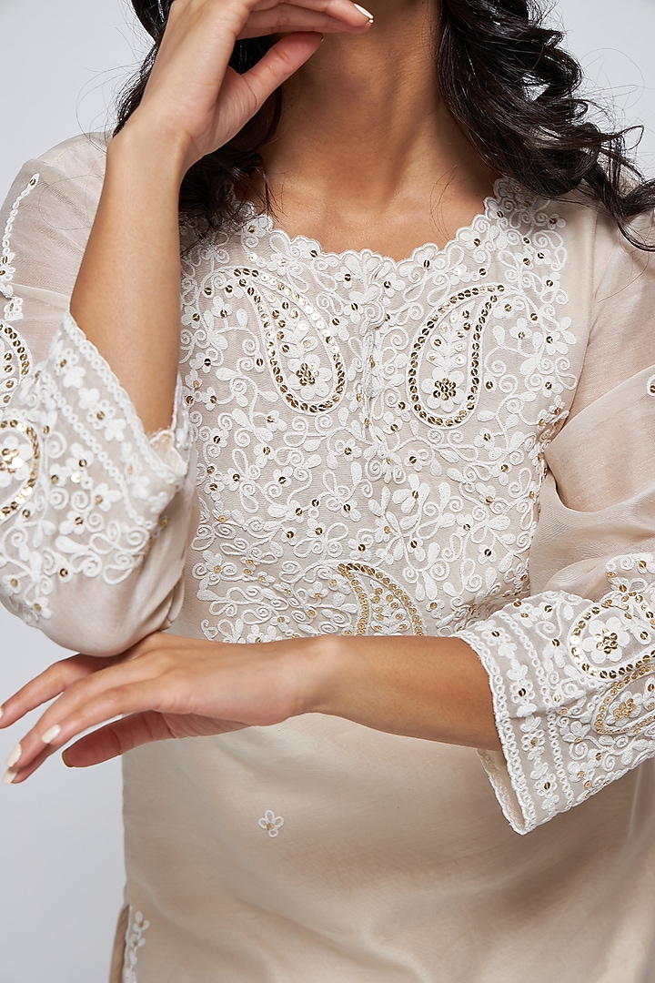 Silver Chanderi Embroidered Kurta Set by ASAGA at Pernia's Pop Up Shop
