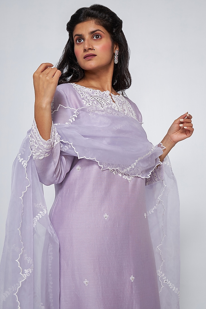 Lavender Chanderi Embroidered Kurta Set by ASAGA at Pernia's Pop Up Shop