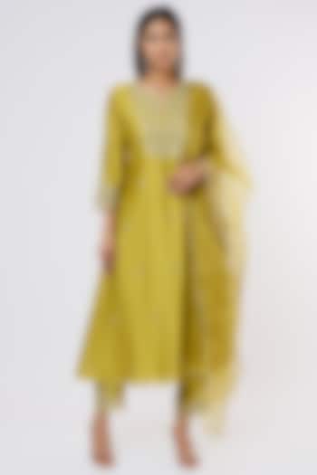 Olive Green Chanderi Embroidered Kurta Set by ASAGA at Pernia's Pop Up Shop