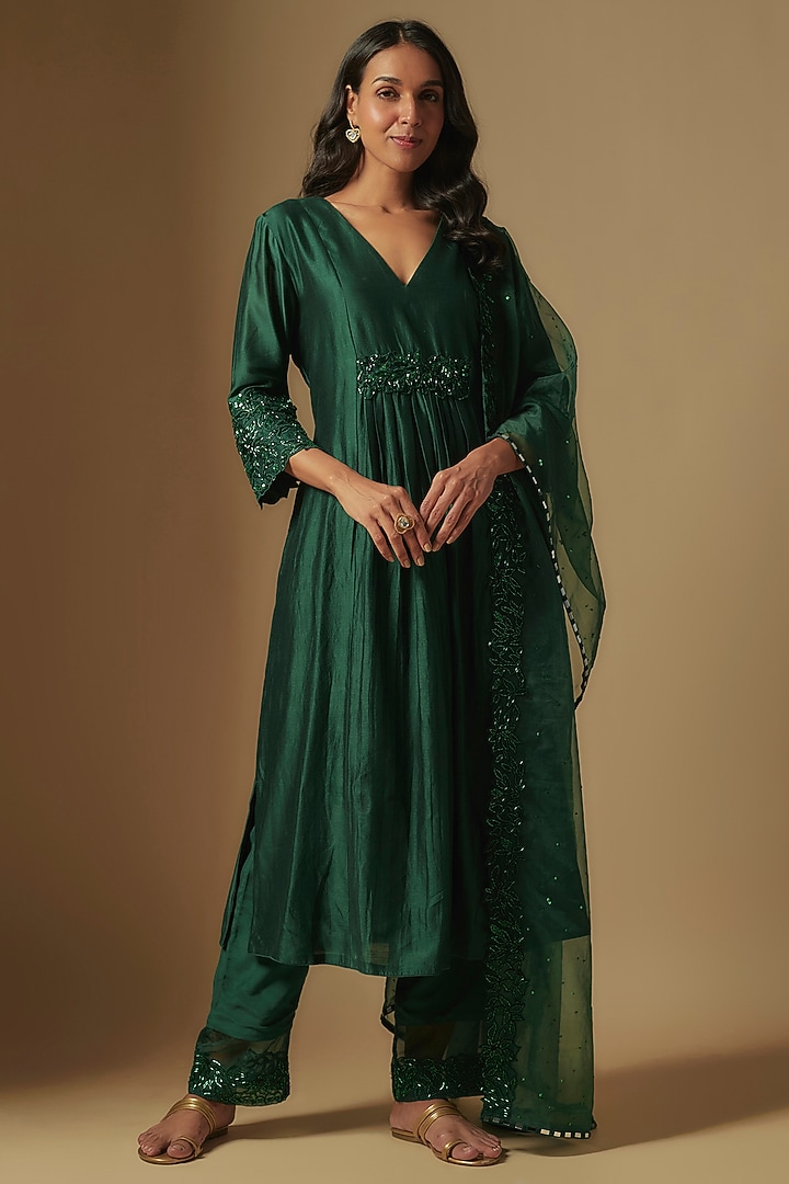 Green Chanderi Floral Hand Embroidered Kurta Set by ASAGA at Pernia's Pop Up Shop