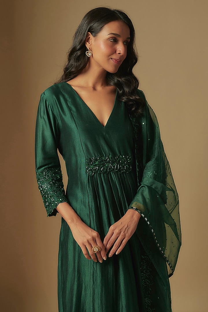Green Chanderi Floral Hand Embroidered Kurta Set by ASAGA at Pernia's Pop Up Shop