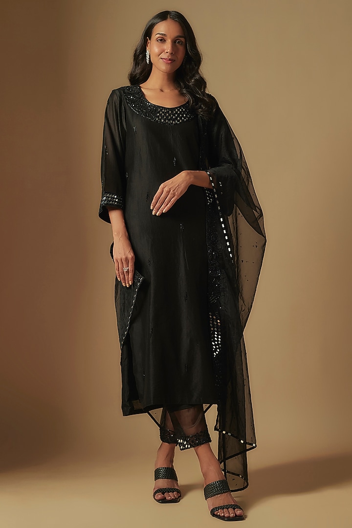 Black Chanderi Hand Embroidered Kurta Set by ASAGA at Pernia's Pop Up Shop