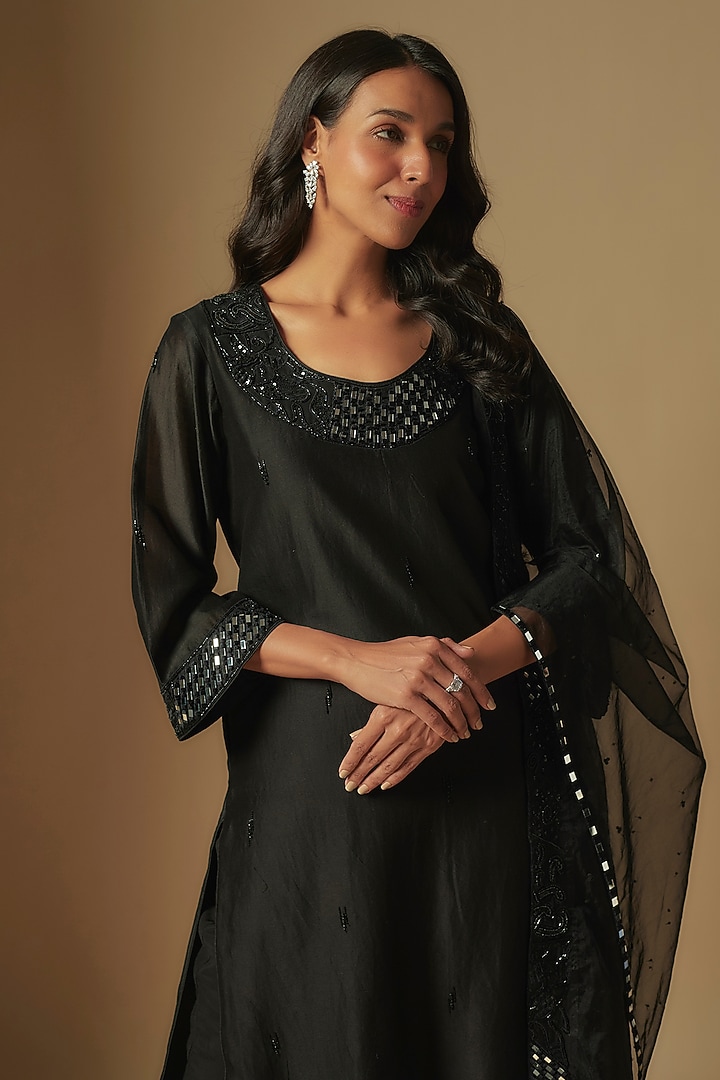 Black Chanderi Hand Embroidered Kurta Set by ASAGA at Pernia's Pop Up Shop