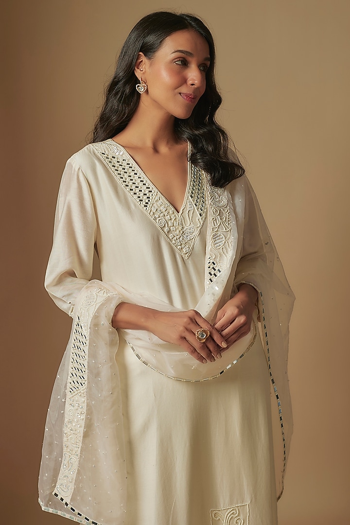 Ivory Chanderi Hand Embroidered Kurta Set by ASAGA at Pernia's Pop Up Shop