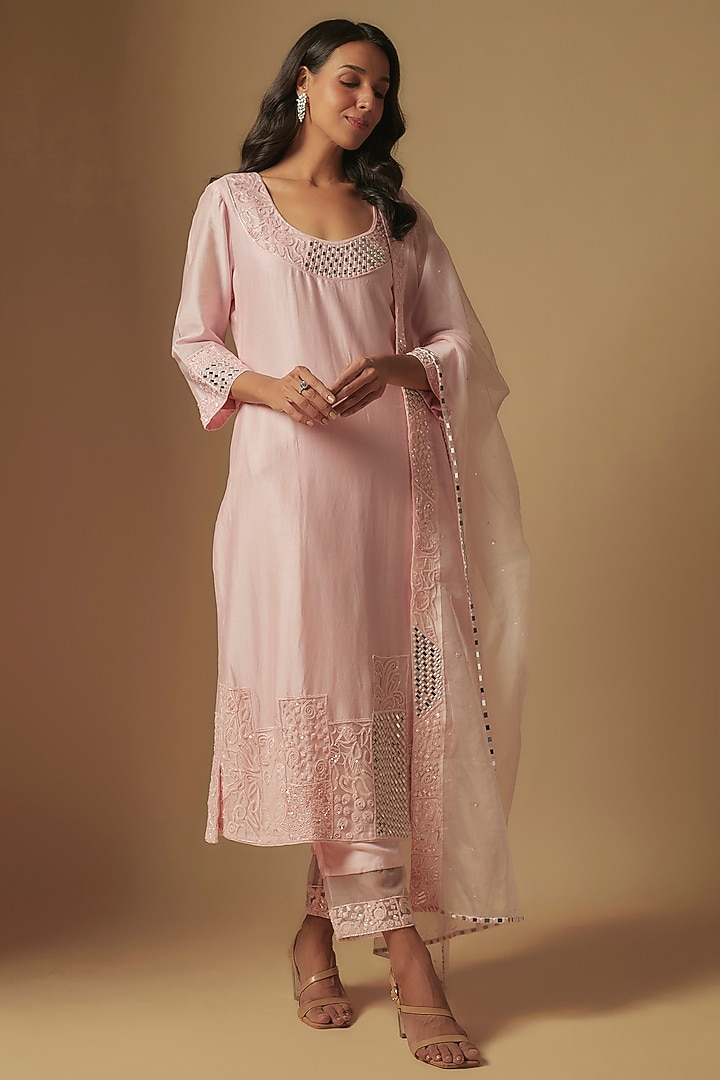 Blush Pink Chanderi Hand Embroidered Kurta Set by ASAGA at Pernia's Pop Up Shop