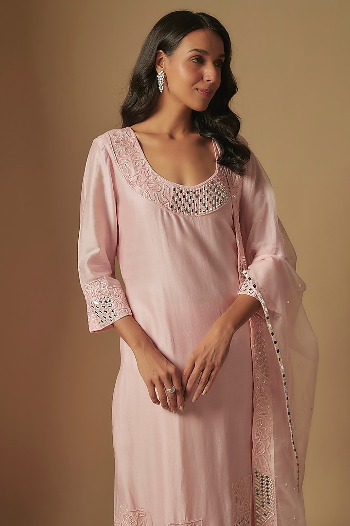 Blush Pink Chanderi Hand Embroidered Kurta Set by ASAGA at Pernia's Pop Up Shop