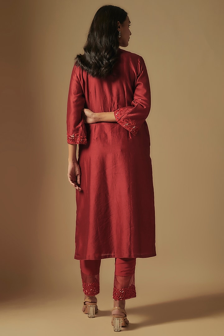 Red Chanderi Floral Hand Embroidered Kurta Set by ASAGA at Pernia's Pop Up Shop
