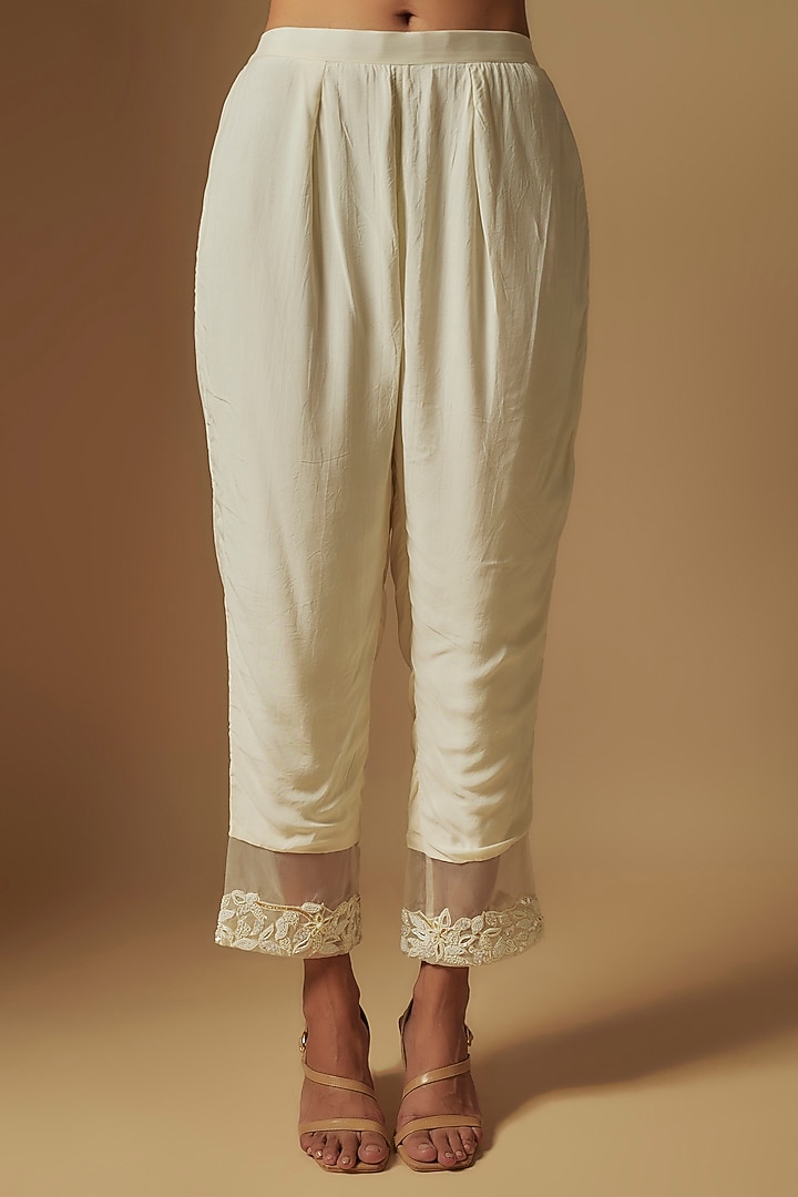 Ivory Chanderi Floral Hand Embroidered Kurta Set by ASAGA at Pernia's Pop Up Shop