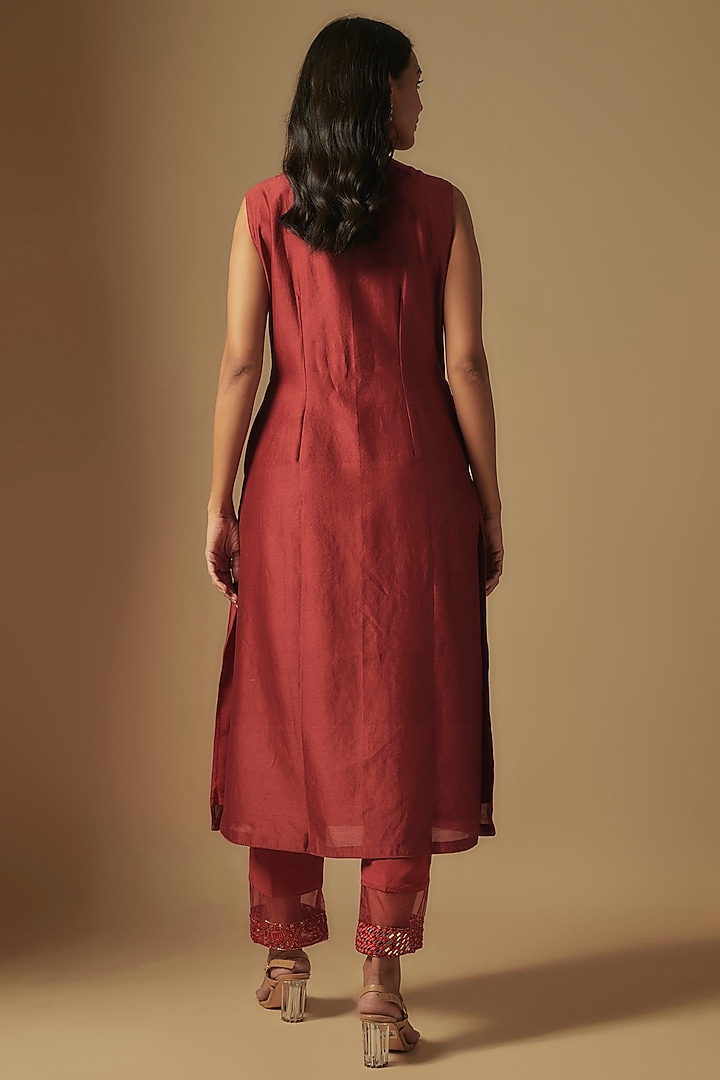 Red Chanderi Hand Embroidered Kurta Set by ASAGA at Pernia's Pop Up Shop