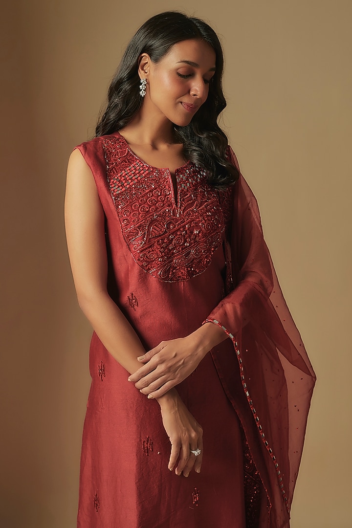 Red Chanderi Hand Embroidered Kurta Set by ASAGA at Pernia's Pop Up Shop