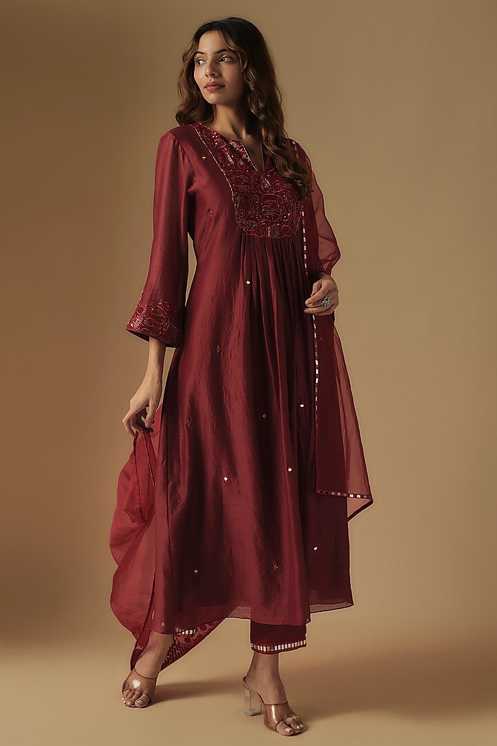 Red Chanderi Mirror Hand Embroidered Kurta Set by ASAGA at Pernia's Pop Up Shop