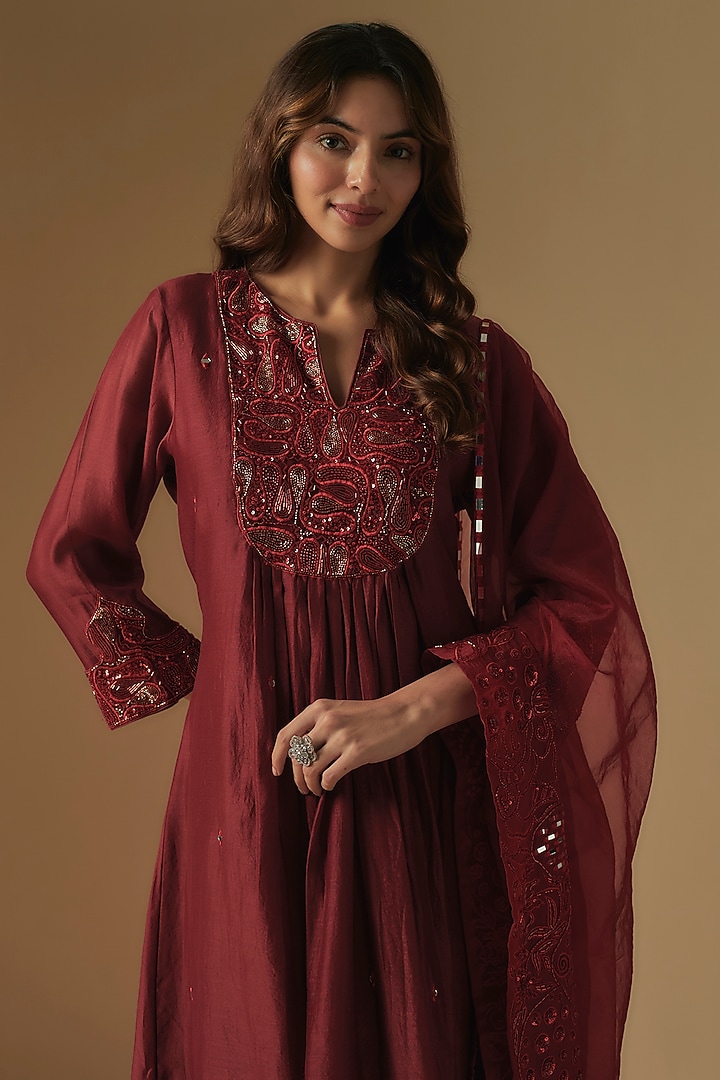 Red Chanderi Mirror Hand Embroidered Kurta Set by ASAGA at Pernia's Pop Up Shop