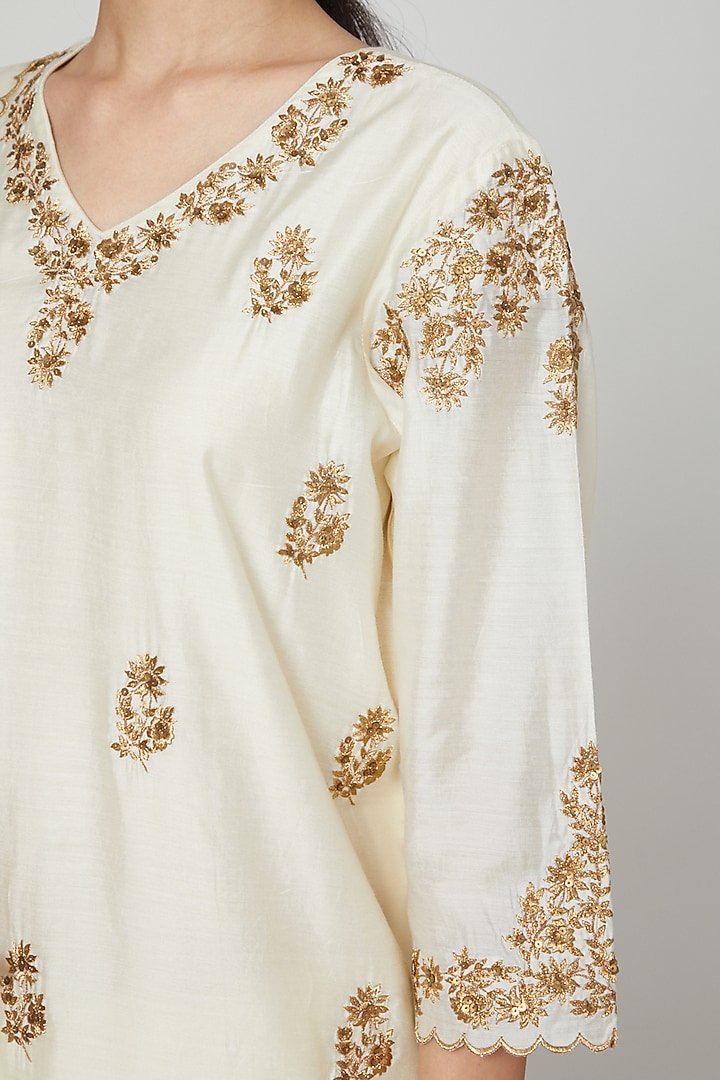 Ivory Embroidered Kurta Set by ASAGA at Pernia's Pop Up Shop