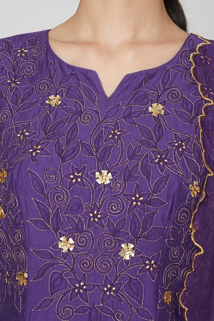 Purple Embroidered Kurta Set by ASAGA at Pernia's Pop Up Shop