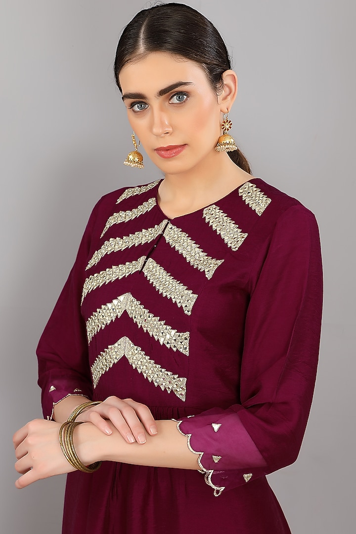 Purple Embroidered Kurta Set by ASAGA at Pernia's Pop Up Shop