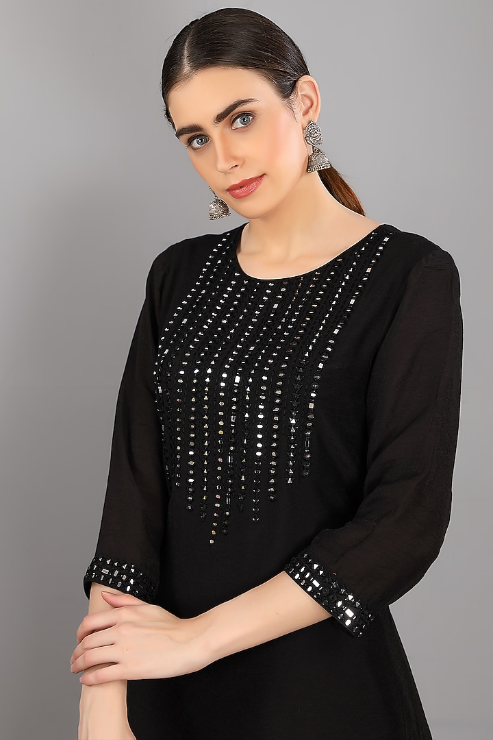 Black Embroidered Kurta Set by ASAGA at Pernia's Pop Up Shop
