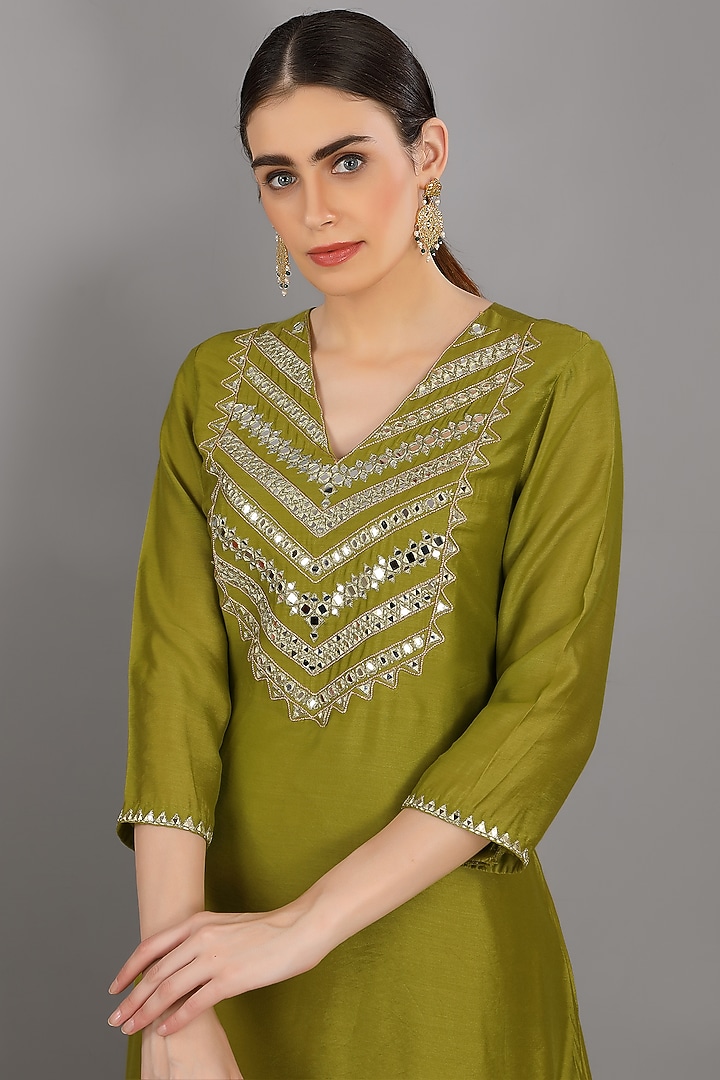 Mehendi Green Embroidered Kurta Set by ASAGA at Pernia's Pop Up Shop