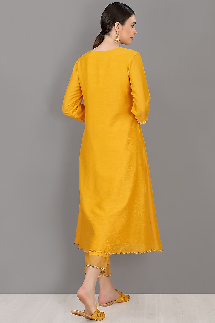 Mustard Chanderi Silk Embroidered Kurta Set by ASAGA at Pernia's Pop Up Shop